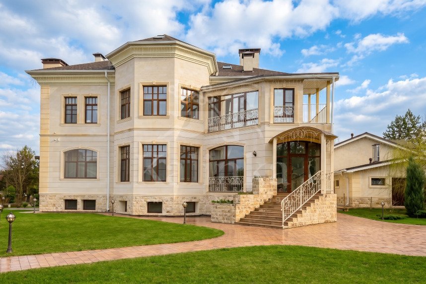 Княжье Озеро, 850 м2, 2 этажей, фото 1