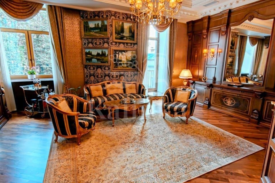 Знаменка ул., д. 13, стр. 1, 3-комнатная, 138 м2, 3 этаж, фото 1