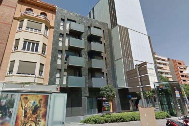 Здание с туристическими апартаментами в Барселоне 