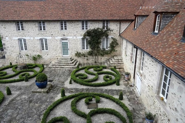 Дом 700 <span>м<sup>2</sup></span> — Замок в Монлюсон  - Франция