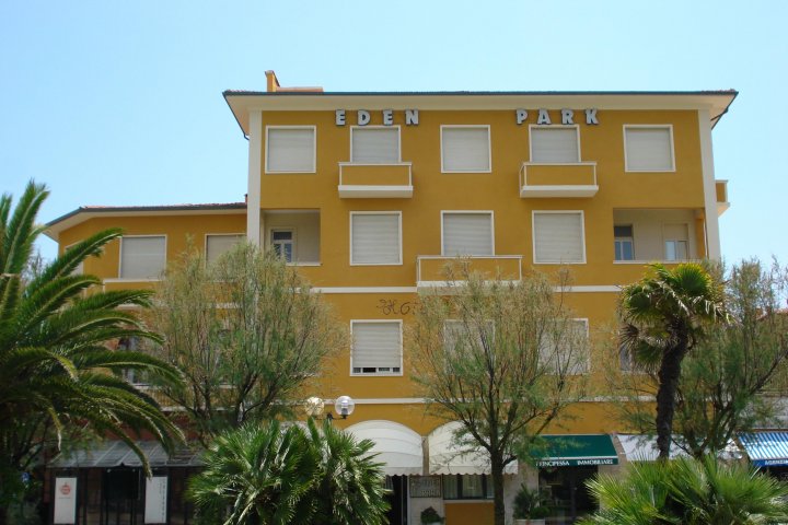 Гостиница  3000 <span>м<sup>2</sup></span> — Отель в Марина-ди-Пьетрасанта  - Италия