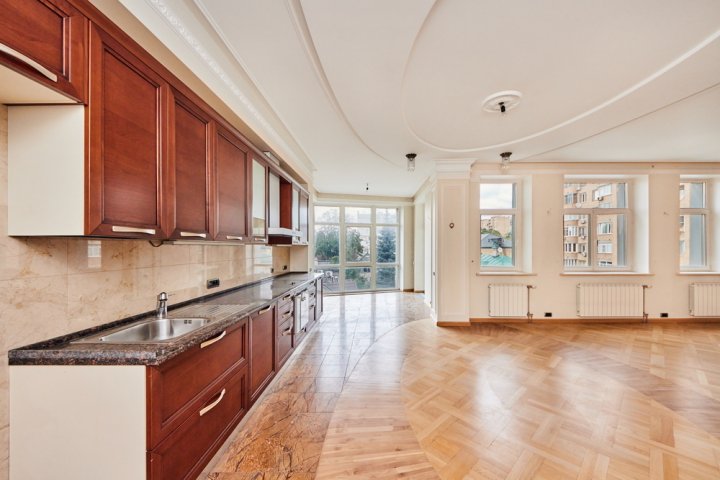 3-комнатная квартира 150 м 2 , 4 этаж — Троицкая ул., д. 8