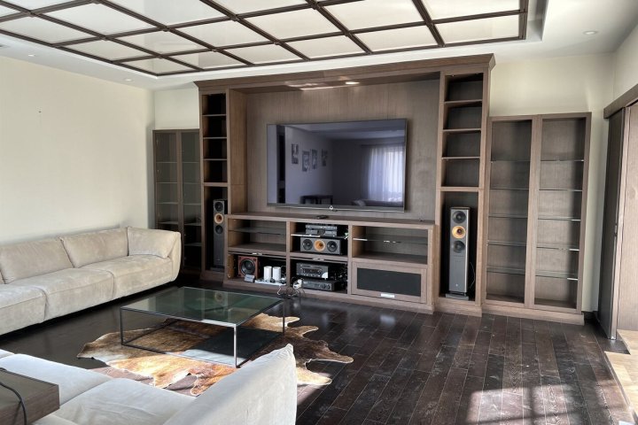 4-комнатная квартира 210 м 2 , 2 этаж